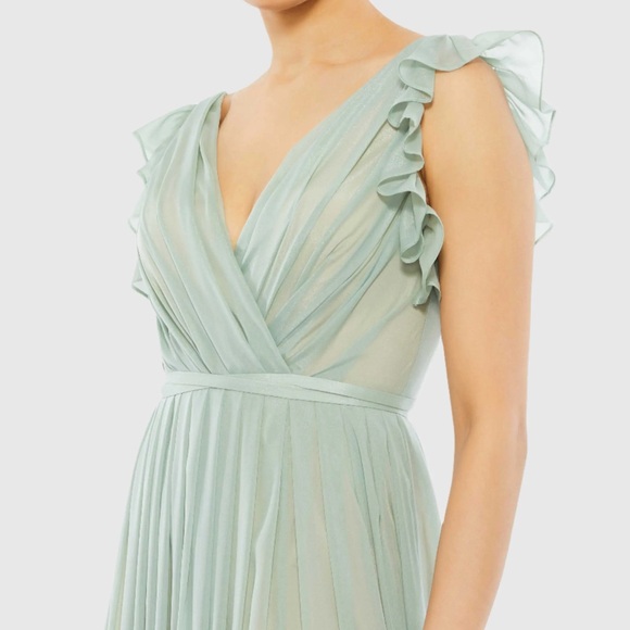 NWT Ieena by Mac Duggal Green Pleated Gown with Flutter Sleeves - Picture 2 of 7